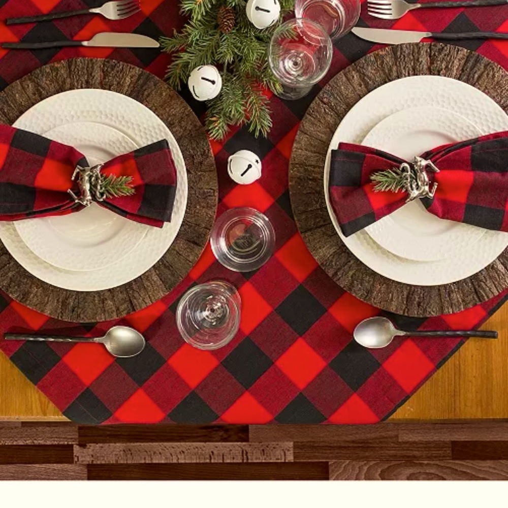 Christmas tablecloth (Elrene Farmhouse)